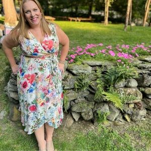 Danny and Nicole gorgeous floral Occasion Dress size 16W in perfect shape!